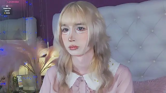 cutetomie online show from March 12, 2026, 8:57 pm