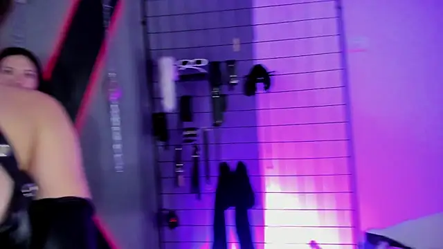 MissKara Ariana bdsm online show from November 26, 2025, 10:48 am