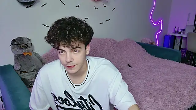 Snapshot of Alice18James chatting on October 16, 2025, 7:22 pm Alice18James online show from October 16, 2025, 7:22 pm