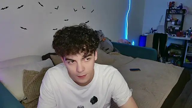 Snapshot of Alice18James chatting on October 29, 2025, 2:54 am Alice18James online show from October 29, 2025, 2:54 am