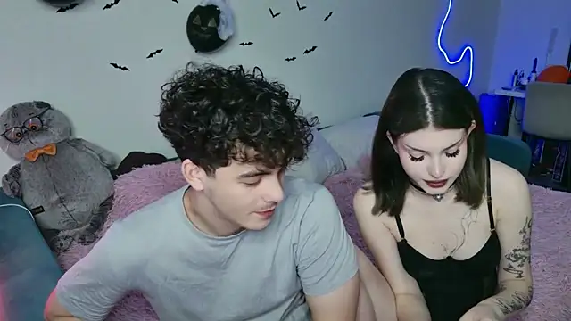 Snapshot of Alice18James chatting on October 17, 2025, 6:32 pm Alice18James online show from October 17, 2025, 6:32 pm