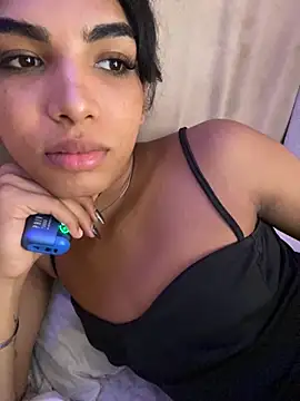 Snapshot of VeronicaSaenzx chatting on December 5, 2025, 8:28 pm VeronicaSaenzx online show from December 5, 2025, 8:28 pm