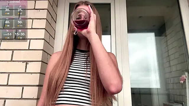 Snapshot of SweetJinny88 chatting on November 6, 2025, 7:12 am SweetJinny88 online show from November 6, 2025, 7:12 am