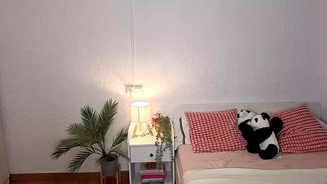 lillypanda online show from October 5, 2025, 7:04 pm