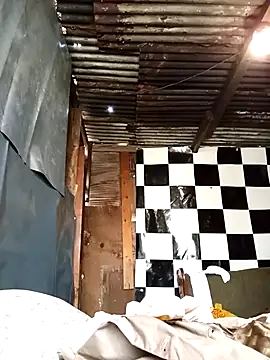 Snapshot of phumlanisanka chatting on February 9, 2026, 2:15 pm phumlanisanka online show from February 9, 2026, 2:15 pm