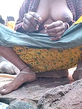 Snapshot of Hita_Grewal chatting on November 29, 2025, 1:50 am Hita Grewal online show from November 29, 2025, 1:50 am