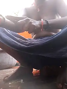 Snapshot of Hita_Grewal chatting on December 2, 2025, 2:01 am Hita Grewal online show from December 2, 2025, 2:01 am