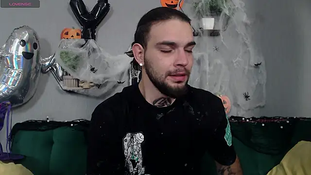 Snapshot of DanyelCarter chatting on October 30, 2025, 6:49 pm DanyelCarter online show from October 30, 2025, 6:49 pm