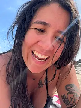 Maria-and-Charly online show from April 22, 2026, 8:32 am