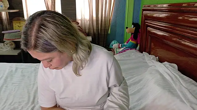 Snapshot of _Charlize_theron_ chatting on August 4, 2026, 6:23 pm Charlize theron online show from August 4, 2026, 6:23 pm