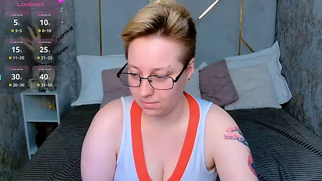 AlexandraGreen online show from October 10, 2025, 9:04 pm