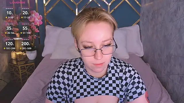 Snapshot of AlexandraGreen chatting on April 6, 2026, 9:05 pm AlexandraGreen online show from April 6, 2026, 9:05 pm