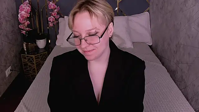Snapshot of AlexandraGreen chatting on April 16, 2026, 9:26 pm AlexandraGreen online show from April 16, 2026, 9:26 pm