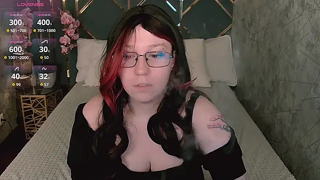 Snapshot of AlexandraGreen chatting on May 24, 2026, 7:47 pm AlexandraGreen online show from May 24, 2026, 7:47 pm