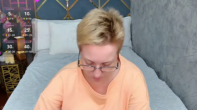 AlexandraGreen online show from October 12, 2025, 9:05 pm