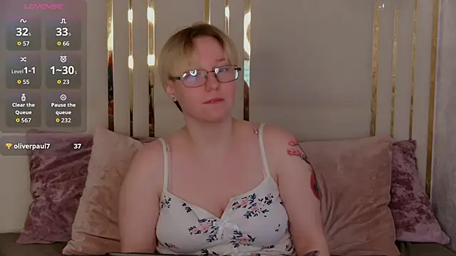 Snapshot of AlexandraGreen chatting on May 16, 2026, 12:09 am AlexandraGreen online show from May 16, 2026, 12:09 am