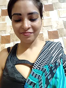 QUEEN-ADITI online show from October 6, 2025, 3:08 am