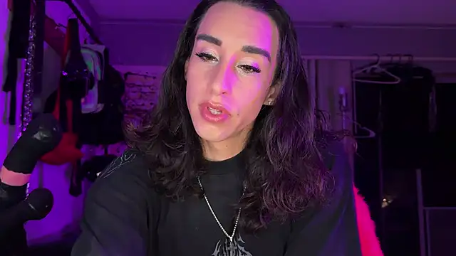 xoFrankie online show from November 5, 2025, 3:53 am