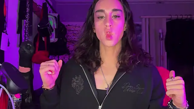 xoFrankie online show from November 11, 2025, 3:23 am