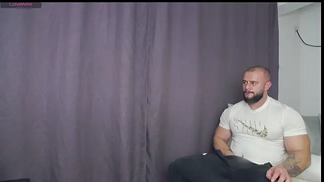 Snapshot of RickyMiami1 chatting on November 22, 2025, 4:28 pm RickyMiami1 online show from November 22, 2025, 4:28 pm