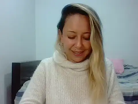 Snapshot of leah_susman chatting on November 7, 2025, 2:16 am leah susman online show from November 7, 2025, 2:16 am