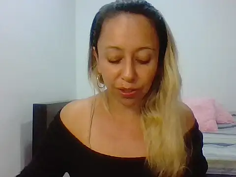 Snapshot of leah_susman chatting on November 12, 2025, 1:21 am leah susman online show from November 12, 2025, 1:21 am