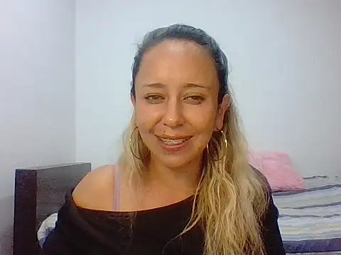 Snapshot of leah_susman chatting on October 28, 2025, 2:45 am leah susman online show from October 28, 2025, 2:45 am