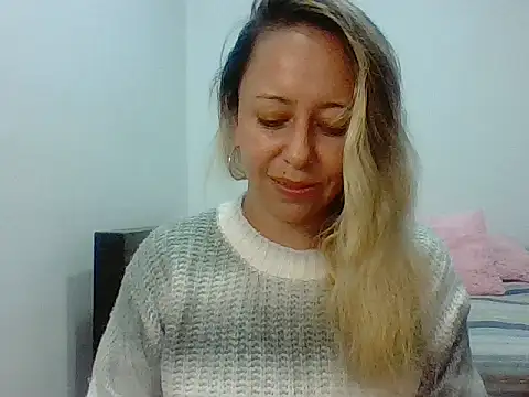 Snapshot of leah_susman chatting on November 13, 2025, 2:15 am leah susman online show from November 13, 2025, 2:15 am