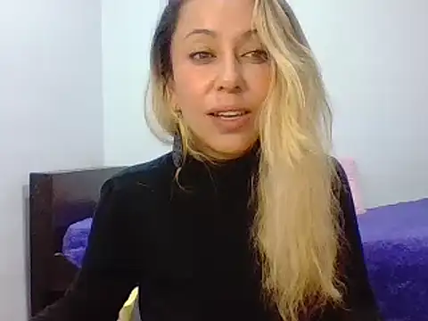 Snapshot of leah_susman chatting on September 25, 2025, 1:55 am leah susman online show from September 25, 2025, 1:55 am