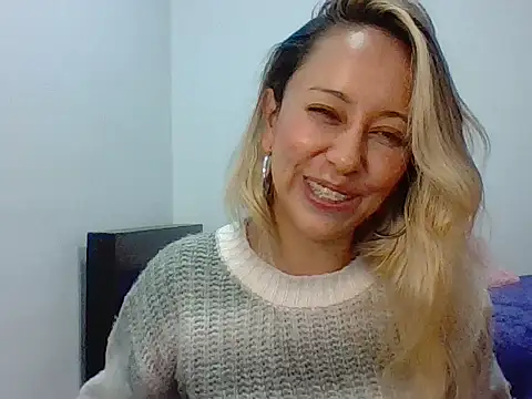 Snapshot of leah_susman chatting on September 16, 2025, 1:28 am leah susman online show from September 16, 2025, 1:28 am