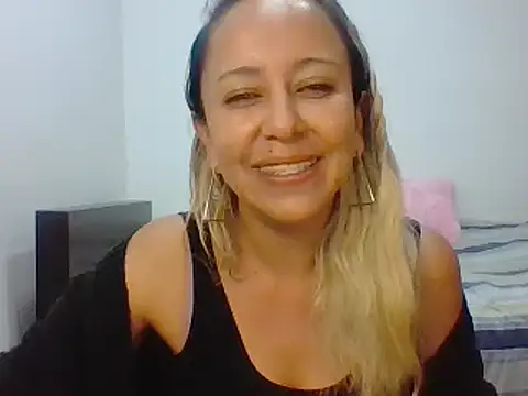 Snapshot of leah_susman chatting on November 1, 2025, 1:56 am leah susman online show from November 1, 2025, 1:56 am