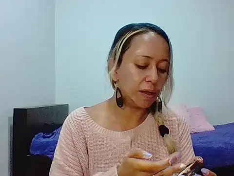 Snapshot of leah_susman chatting on October 10, 2025, 2:12 am leah susman online show from October 10, 2025, 2:12 am