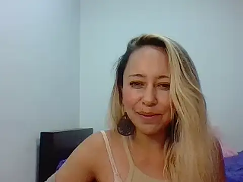 Snapshot of leah_susman chatting on September 11, 2025, 2:00 am leah susman online show from September 11, 2025, 2:00 am