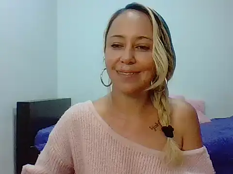 Snapshot of leah_susman chatting on September 24, 2025, 2:07 am leah susman online show from September 24, 2025, 2:07 am