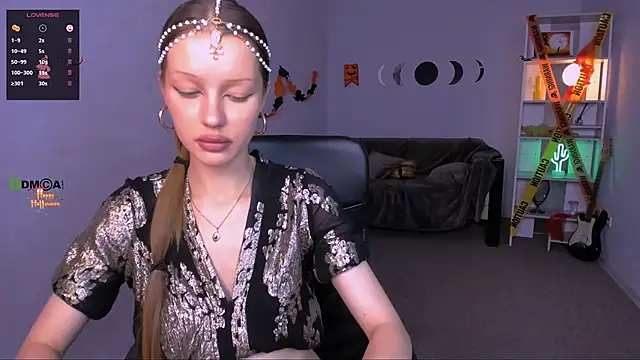 khloebeauty online show from October 31, 2025, 9:43 pm