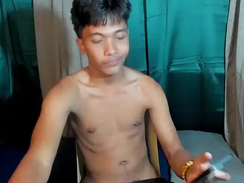 Snapshot of chris_hot_asian_loverboy chatting on March 31, 2026, 6:48 am chris hot asian loverboy online show from March 31, 2026, 6:48 am