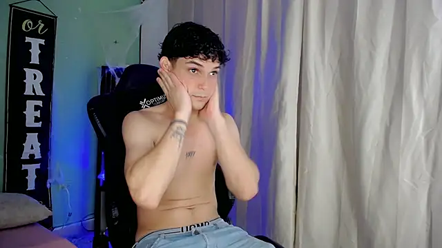 dilan hott  online show from October 30, 2025, 8:39 pm