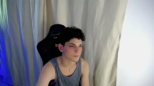 dilan hott  online show from November 26, 2025, 8:09 pm