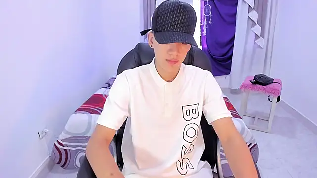 maxthomson boy online show from September 19, 2025, 7:29 pm