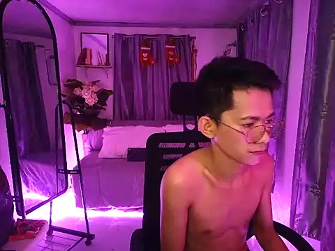 Skinny CumLoader69 online show from November 14, 2025, 9:07 pm