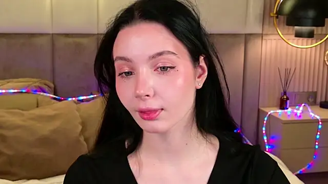 Snapshot of Goldy_Stark chatting on October 17, 2025, 8:43 pm Goldy Stark online show from October 17, 2025, 8:43 pm