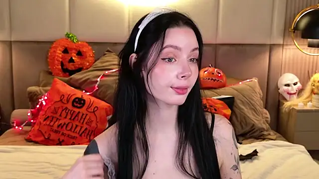 Snapshot of Goldy_Stark chatting on October 31, 2025, 8:49 pm Goldy Stark online show from October 31, 2025, 8:49 pm