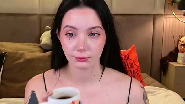 Snapshot of Goldy_Stark chatting on October 18, 2025, 8:33 pm Goldy Stark online show from October 18, 2025, 8:33 pm