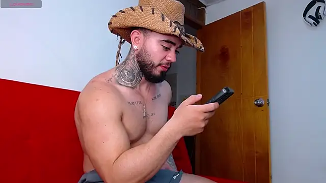 Snapshot of tommyblessd1 chatting on October 13, 2025, 8:32 pm tommyblessd1 online show from October 13, 2025, 8:32 pm