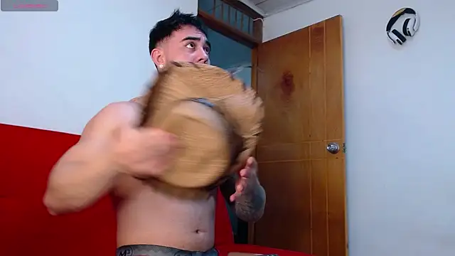 Snapshot of tommyblessd1 chatting on November 30, 2025, 8:04 am tommyblessd1 online show from November 30, 2025, 8:04 am