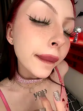 Lina Thornton  online show from October 12, 2025, 7:59 pm