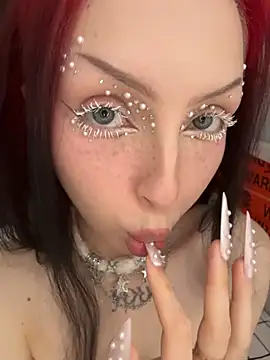 Lina Thornton  online show from November 12, 2025, 7:07 pm