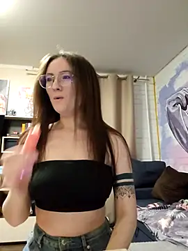 SophiaHarris online show from October 1, 2025, 4:33 pm