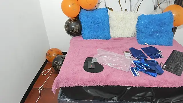 Snapshot of nina_vixen chatting on October 31, 2025, 3:41 pm nina vixen online show from October 31, 2025, 3:41 pm