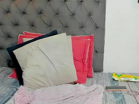 nahiroby ebony online show from March 13, 2026, 6:13 pm